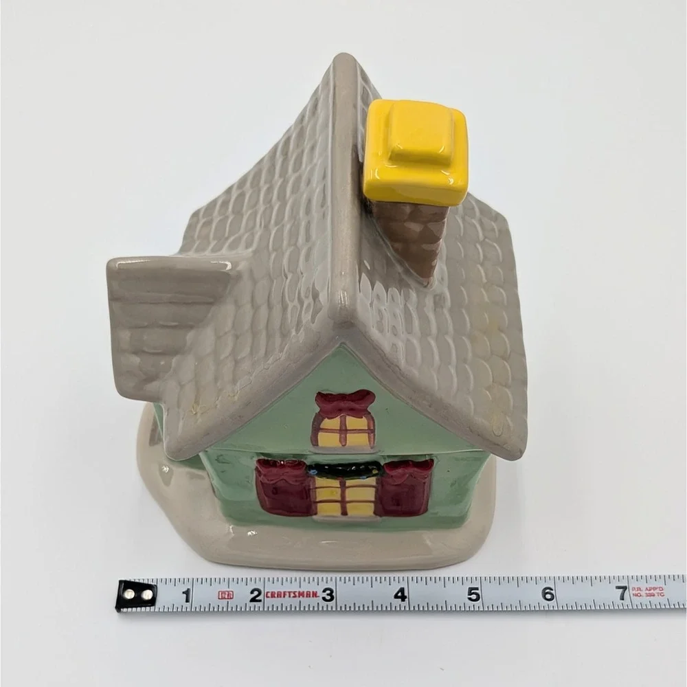 Temp-tations by Tara Christmas Village 8 oz Lidded Canister House 145385